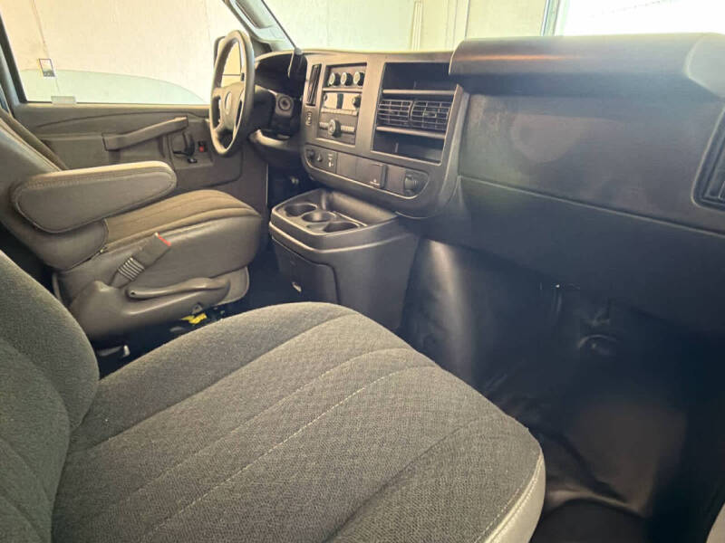 2024 GMC Savana 2500