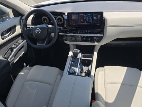 2026 Nissan Pathfinder SL