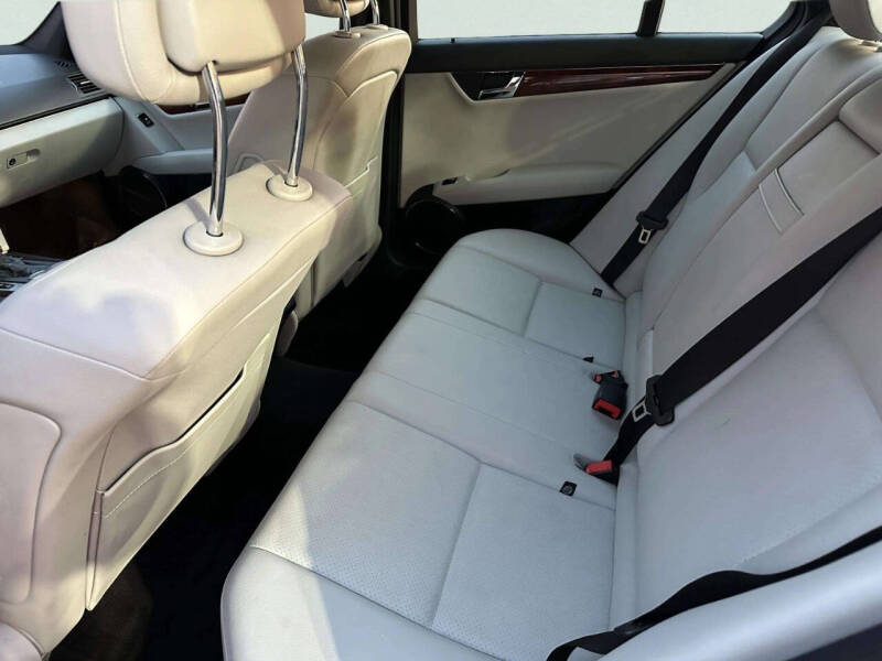 2011 Mercedes-Benz C-Class C 300 Luxury 4MATIC