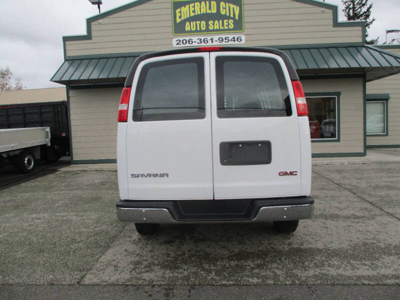 2022 GMC Savana 2500