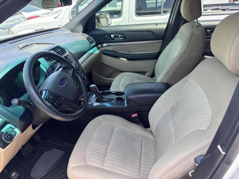 2016 Ford Explorer