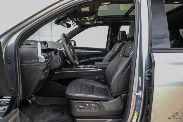 2025 Cadillac Escalade-V