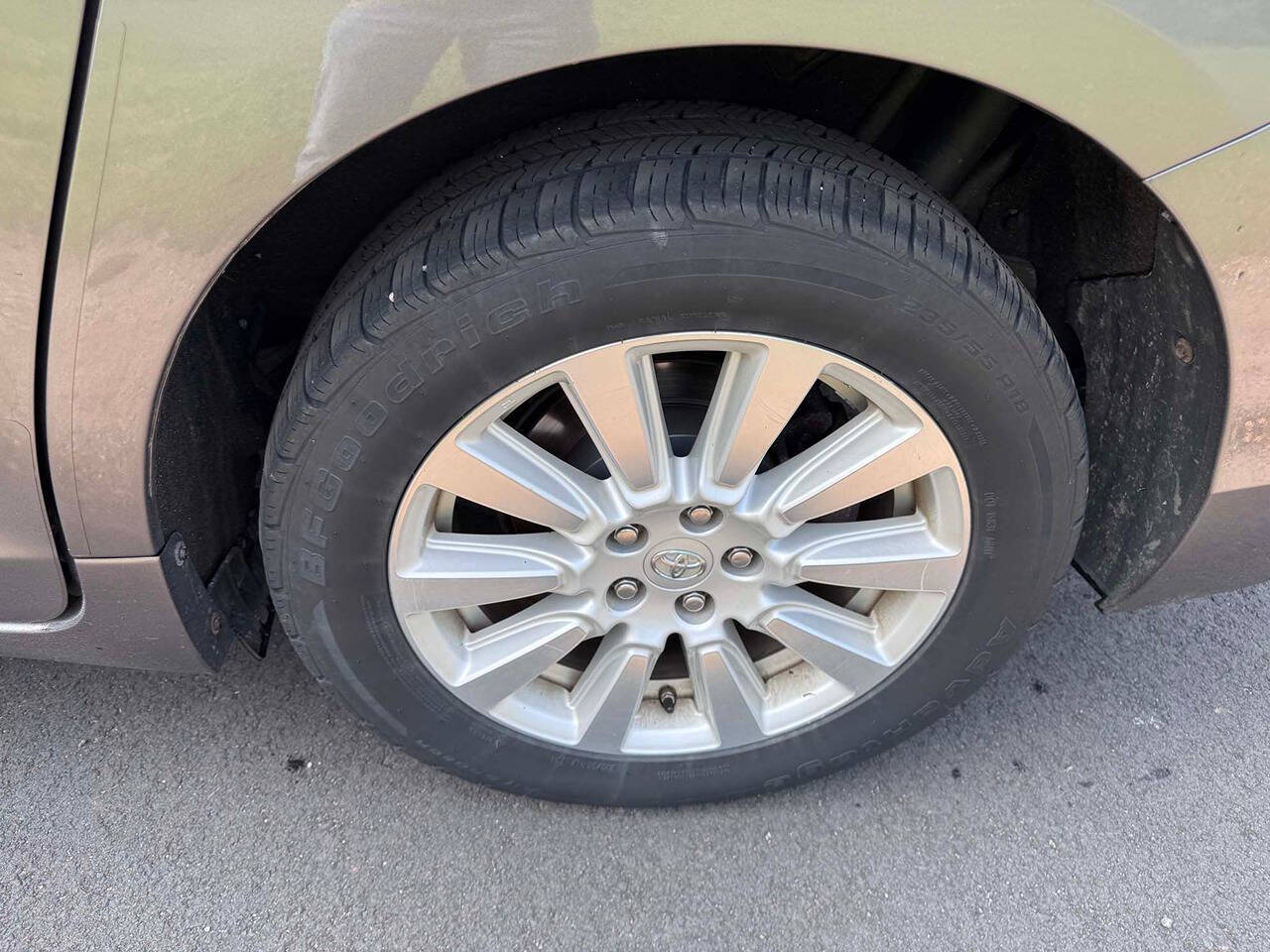 2017 Toyota Sienna 24
