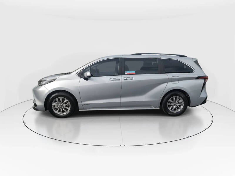 2021 Toyota Sienna LE 8-Passenger