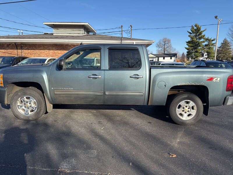 2009 Chevrolet Silverado 1500 1LT photo 3