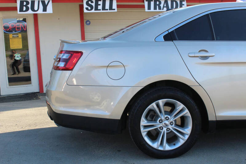 2017 Ford Taurus SEL