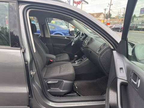 2018 Volkswagen Tiguan Limited 2.0T 4Motion