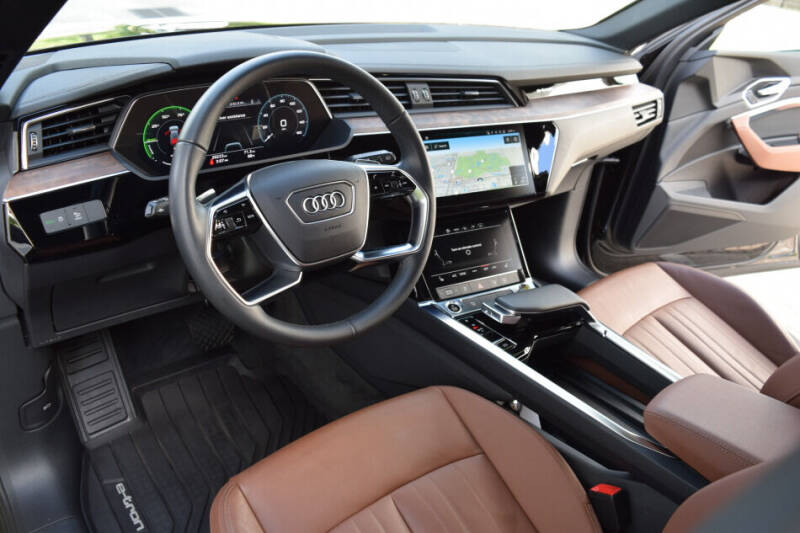 2022 Audi e-tron quattro Premium