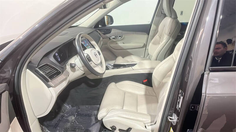 2023 Volvo XC90 Recharge T8 Ultimate Dark Theme