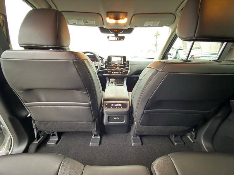 2025 Nissan Pathfinder SL