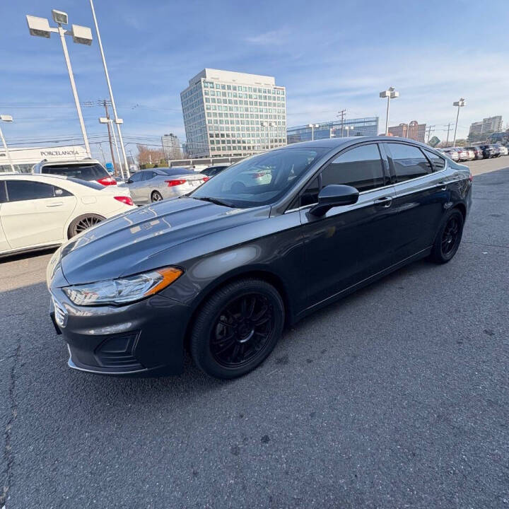 2019 Ford Fusion SE's photo