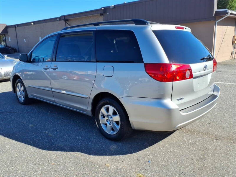 2009 Toyota Sienna LE 7-Passenger