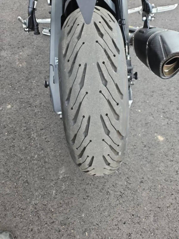 2024 Triumph Trident (Black)