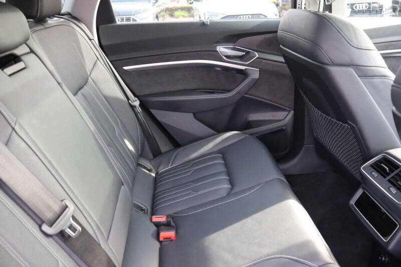 2021 Audi e-tron quattro Prestige