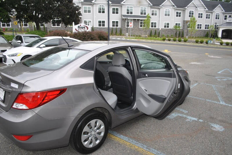 2017 Hyundai Accent SE