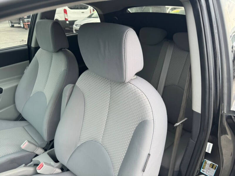 2010 Hyundai Accent Blue