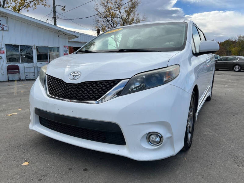 2014 Toyota Sienna SE 8-Passenger