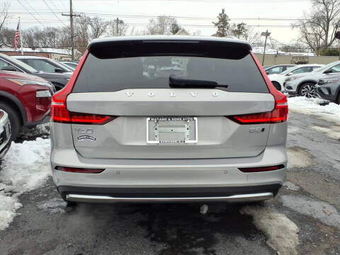 2025 Volvo V60 Cross Country B5 Plus