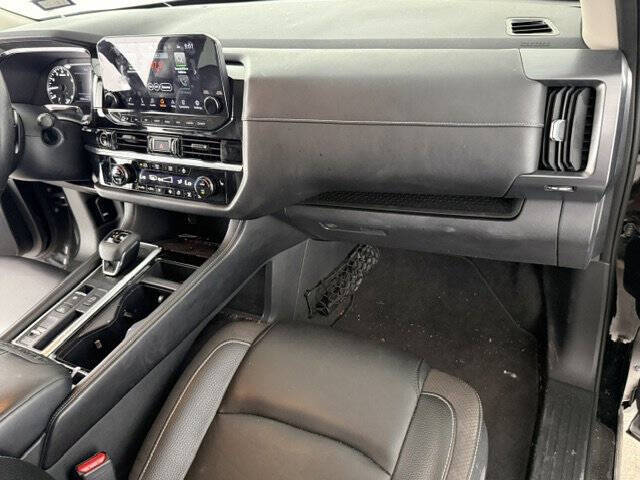 2023 Nissan Pathfinder SL
