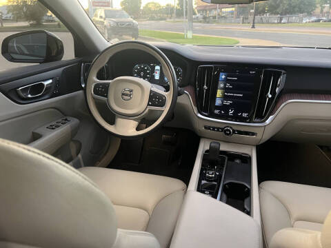 2022 Volvo S60 B5 Momentum