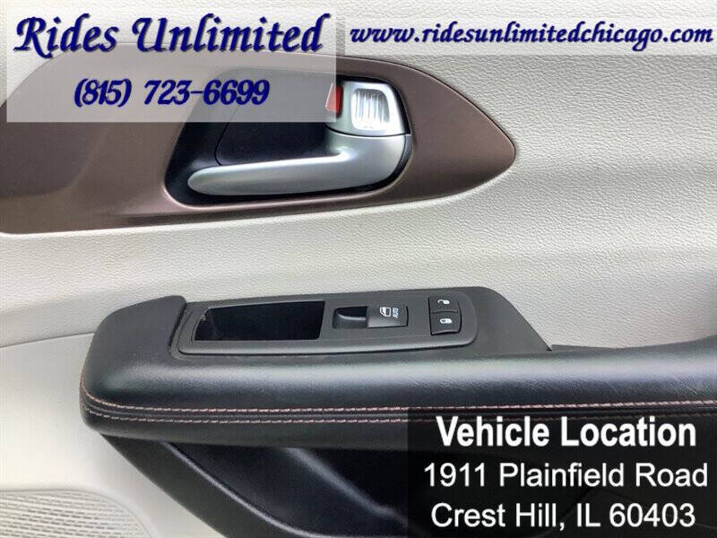 2017 Chrysler Pacifica Touring-L