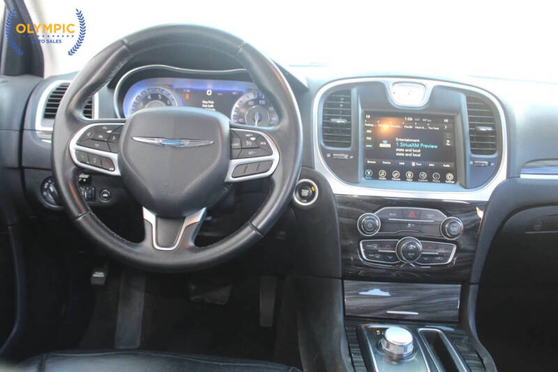 2017 Chrysler 300 Limited