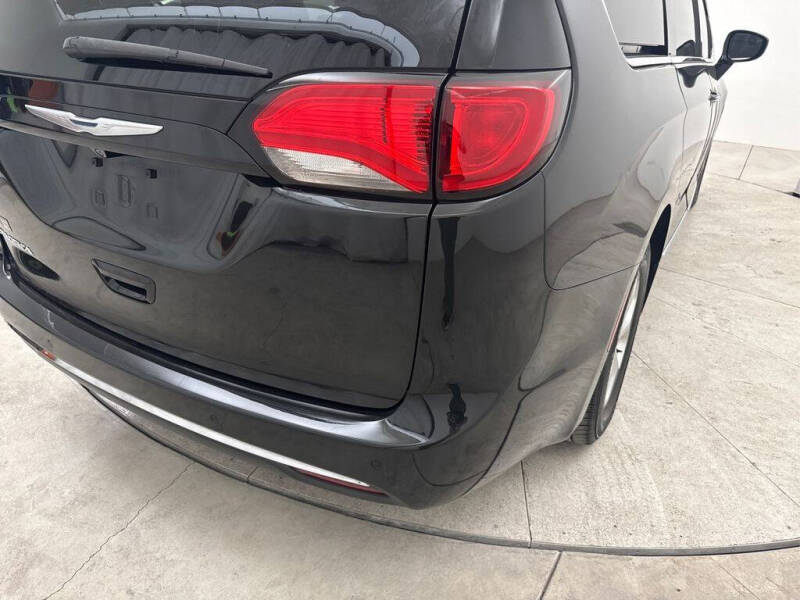 2017 Chrysler Pacifica Touring-L Plus