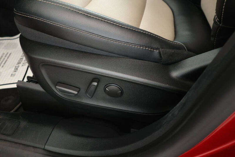 2022 Ford Escape Hybrid Titanium