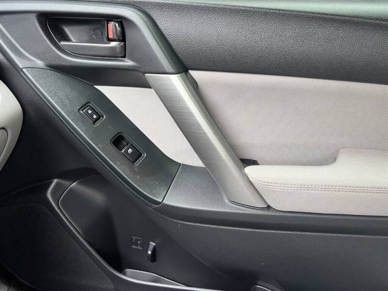 2015 Subaru Forester 2.5i