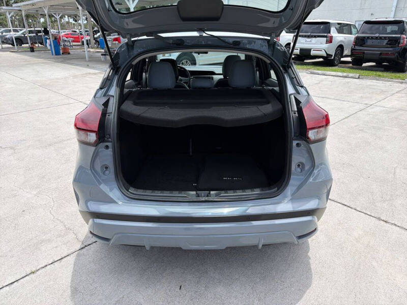2023 Nissan Kicks SR