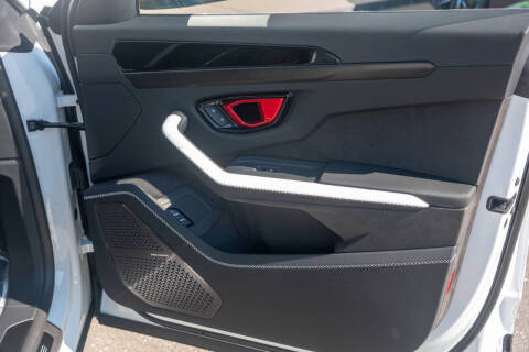 2025 Lamborghini Urus SE