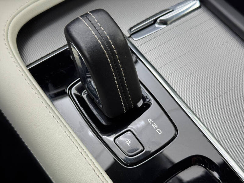 2022 Volvo XC90 Recharge T8 R-Design