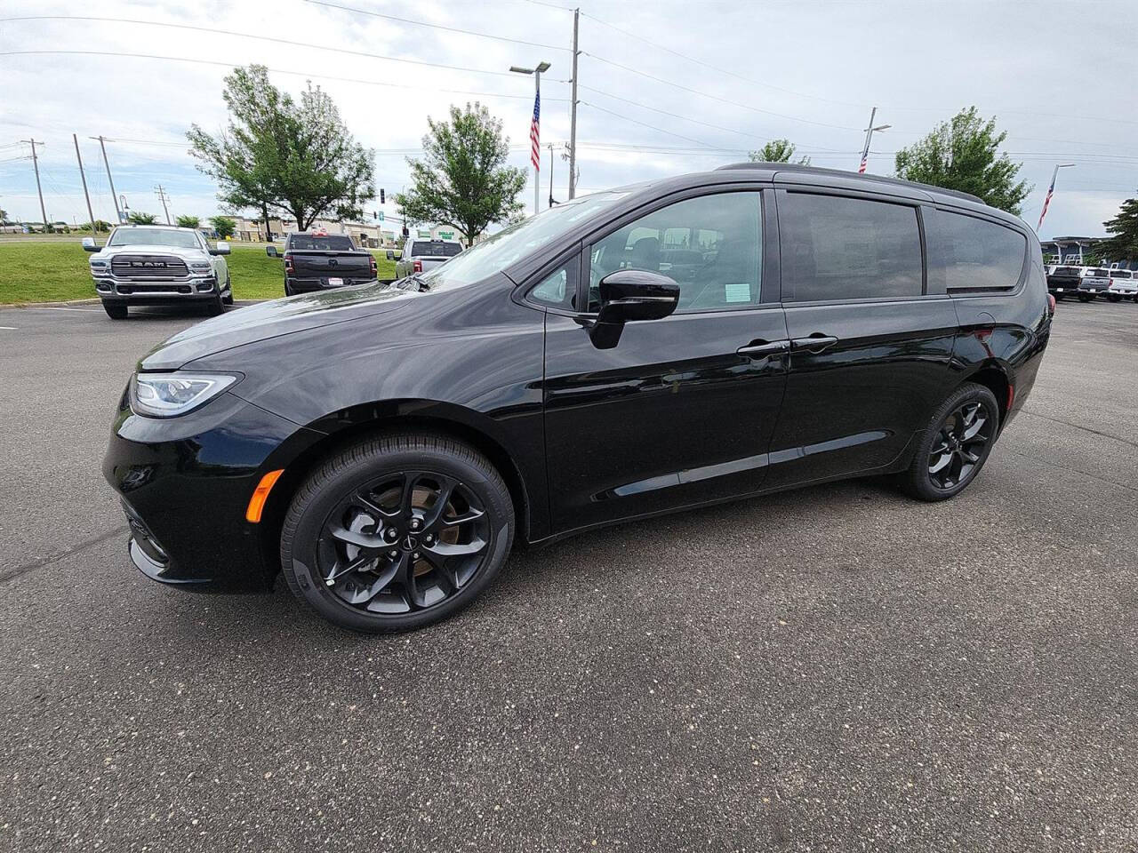 2024 Chrysler Pacifica for sale at Victoria Auto Sales in Victoria, MN