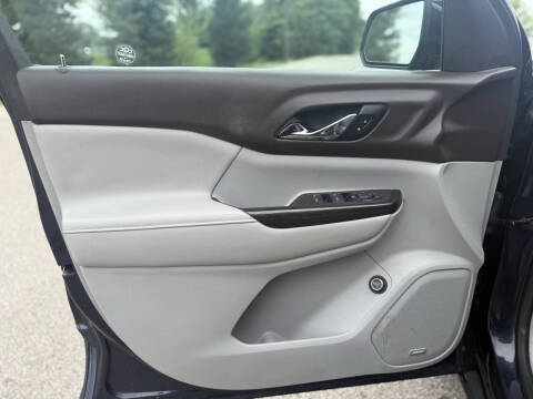 2017 GMC Acadia SLT-1