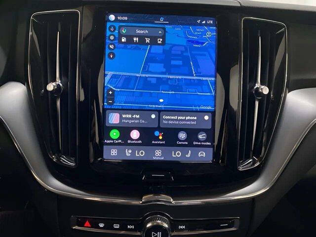 2025 Volvo XC60 B5 Core Dark Theme