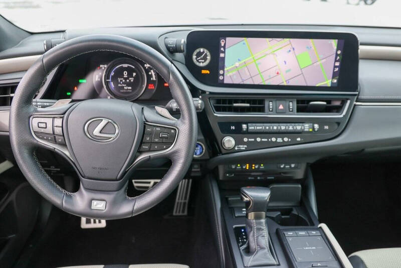 2022 Lexus ES 300h F SPORT