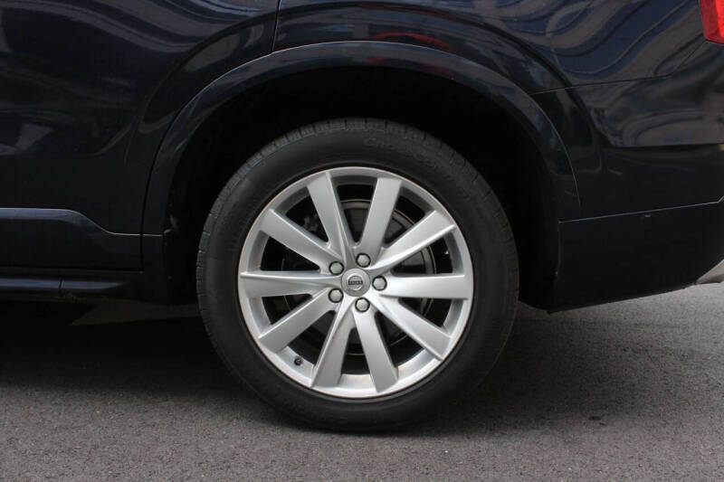 2016 Volvo XC90 T6 Momentum