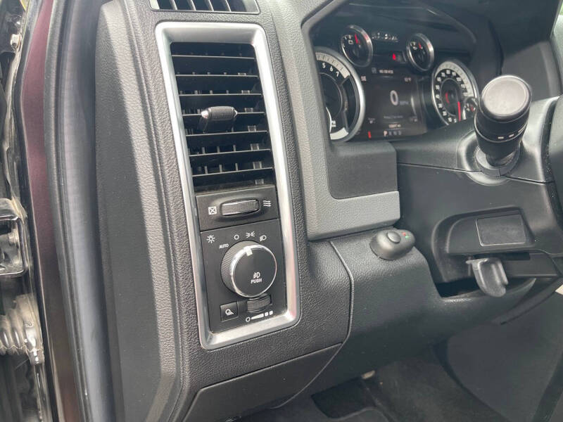 2016 RAM 1500 SLT