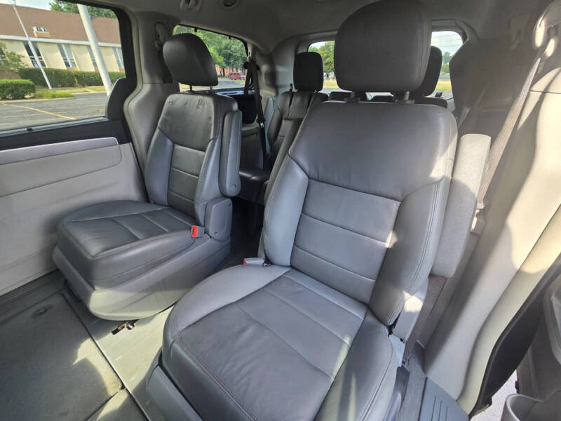 2011 Volkswagen Routan SEL