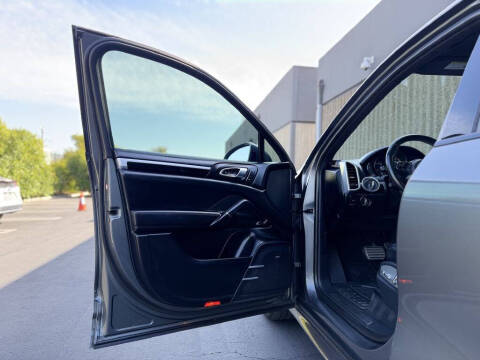 2017 Porsche Cayenne GTS