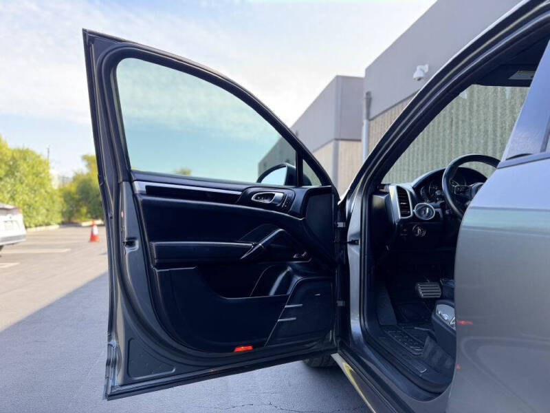 2017 Porsche Cayenne GTS