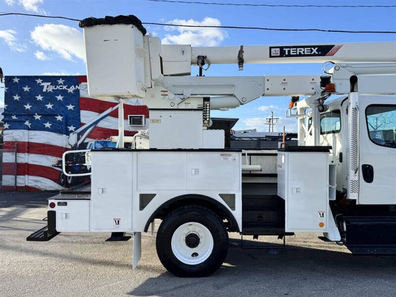 2015 Freightliner M2 106