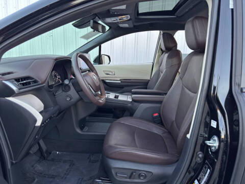 2024 Toyota Sienna Platinum 7-Passenger