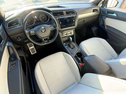 2020 Volkswagen Tiguan SE R-Line Black