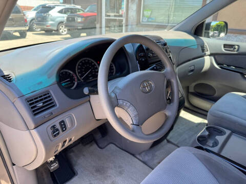 2005 Toyota Sienna LE 7 Passenger