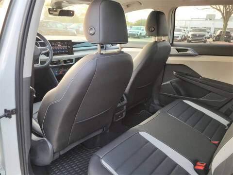 2025 Volkswagen Taos SEL 4Motion