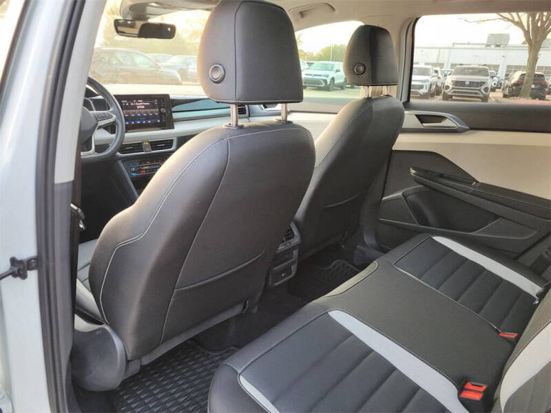 2025 Volkswagen Taos SEL 4Motion