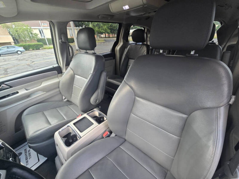 2011 Volkswagen Routan SEL