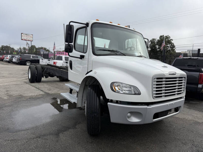 2022 Freightliner M2 106