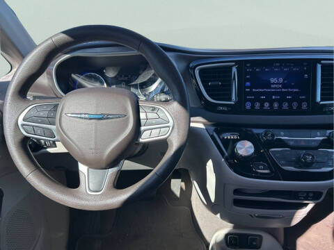 2017 Chrysler Pacifica Touring-L